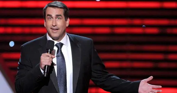 Was ist Rob Riggles Vermögen? 'Holey Moley' Gastgeber beschuldigte Frau, 28.000 Dollar gestohlen zu haben