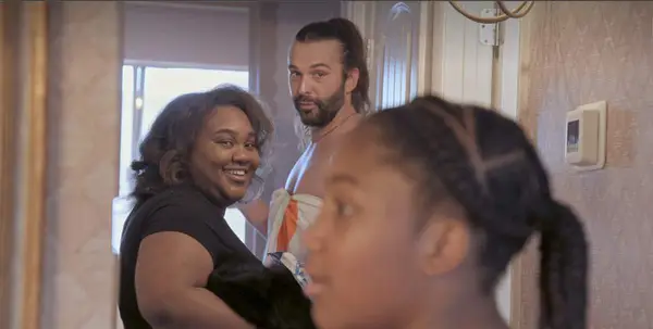 Gdzie jest teraz Jen’ya Reynolds? Bohater „Queer Eye” odwraca strony swojego życia po przezwyciężeniu przeciwności i traumy