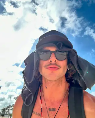 Kim jest Joao Coronel? Sezon 6 Netflix „Too Hot to Raiding” ma ciągły link do karabinu maszynowego Kelly