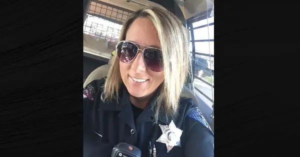 Melissa Williams: Entlassener Polizist sagt Kollegen, die sie jetzt beschämten, nur um Nudes kostenlos vorhaben