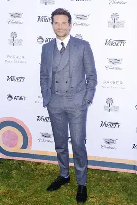 Wie groß ist Bradley Cooper? Schauspieler rückt über seine Zeitgenossen in Hollywood an