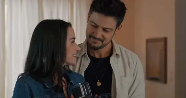 누가 '그녀의 사진'에 출연합니까? Hallmark의 낭만적 인 드라마 영화의 전체 캐스트 목록