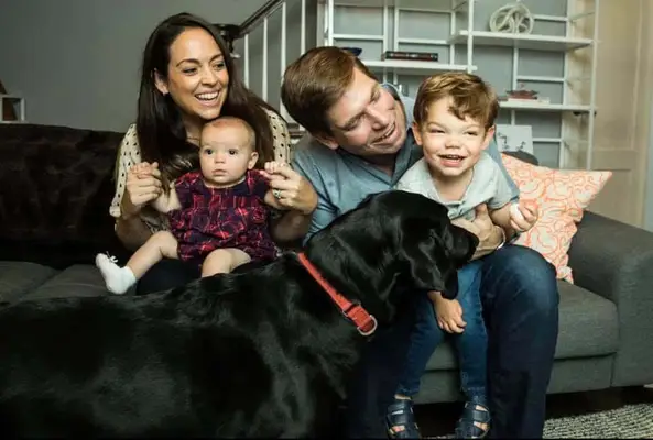 Qui est la femme d'Eric Swalwell Brittany Watts? Un regard sur ses enfants et sa vie conjugale dans 1,2 million de dollars à la maison de Washington