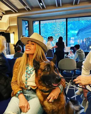 (Instagram/@fayeresnick)