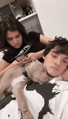 'Milf Manor': ¿Gabriel tiene una novia? El hijo de April Jayne llamado falso por 'fingir ser soltero