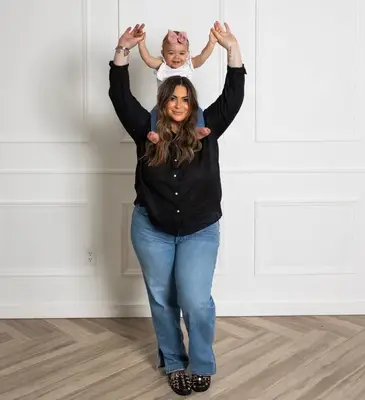 Wie viel kostet Victoria Caputos Haus? Theresa Caputo: Erziehung von Geistern ermutigt von ihrer Mutter, in das Traumhaus zu ziehen