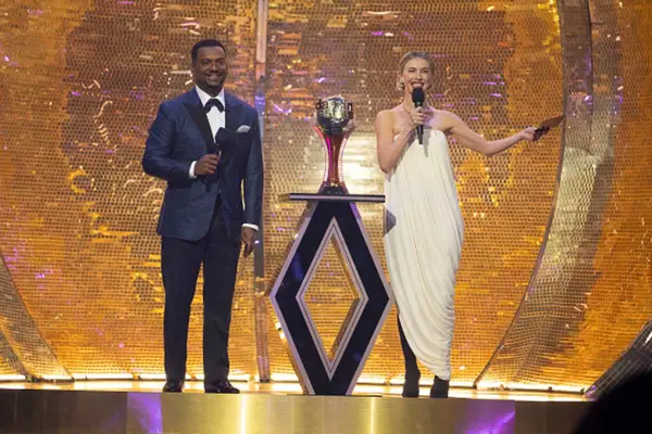 ‘DWTS’ gastheren plagen een belangrijke aankondiging - maar het is niet de onthulling waar iedereen op hoopte