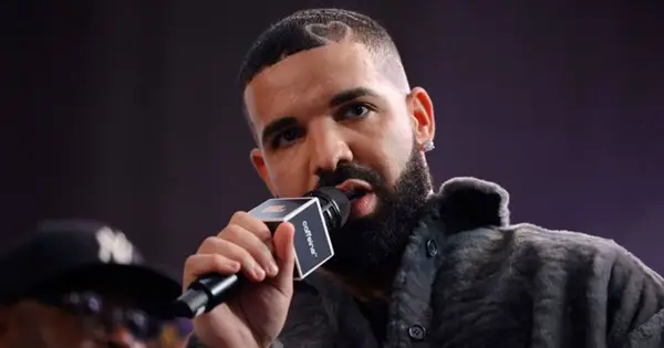 Drake bliver ærlig om at se porno, dating og ægteskab i 'ingen filter' samtale med Howard Stern