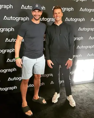 Dan Gronkowski towers over Tom Brady (dangronk/Instagram)