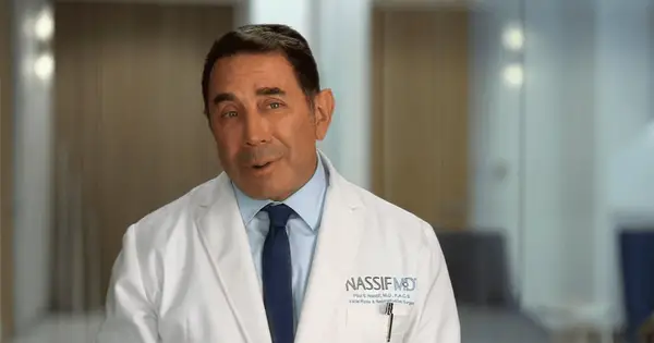 Dr Paul Nassif fixes plastic surgery mishaps (Facebook/@botchedtv)
