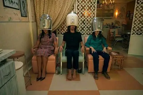 Emmy Raver-Lampman as Allison Hargreeves, Robert Sheehan as Klaus Hargreeves and Elliot Page as Vanya Hargreeves in Season 2, Episode 6 of 