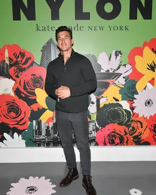 Was ist Tyler Camerons Vermögen? 'Star mit Tyler Cameron', hatte nur 200 Dollar, als er mit Gigi Hadid zusammen war