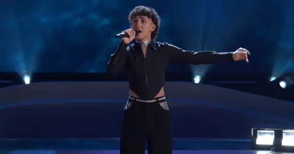 Der 19-Jährige sendet eine mutige Botschaft über queere Identität mit einer seelenmeisterten Leistung auf The Voice
