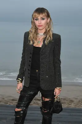 Jak wysoki jest Miley Cyrus? Były mąż piosenkarza Liam Hemsworth jest znacznie wyższy od niej