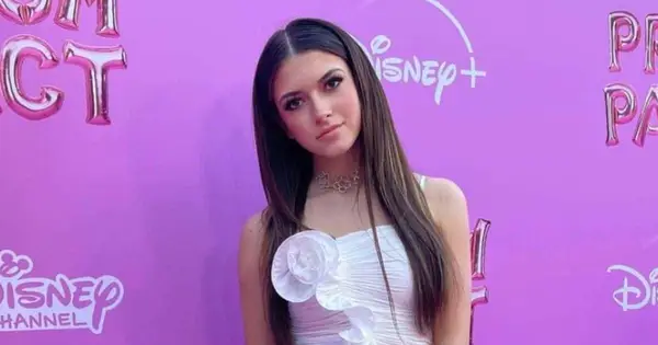 Quelle est la taille de Coco Quinn? Teen YouTuber est devenue célèbre après être apparue dans la saison 7 de «Dance Moms» avec sa mère