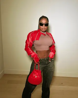 (Instagram_itsreginaecarter)