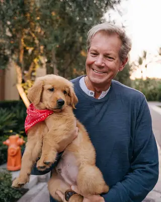 ダン・ローマーは誰ですか？ 「ゴールデンバチェロレット」の求婚者は、特別な電話の後に引き裂かれました