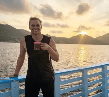 “Mīlestības streiki divreiz” pilna izlases saraksts: Iepazīstieties ar Keitiju Findliju un citiem no Hallmark filmas