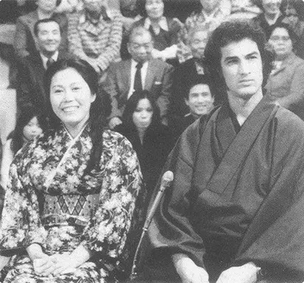 Steven Seagal의 아내와 아이들은 누구입니까? 배우는 70 번째 생일에 푸틴 동맹국을 '내 가족'이라고 부릅니다