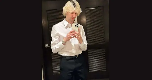 XQC: Kas yra ome emote? Tyrinėti „Twitch Star“ garsųjį šypsenėlę