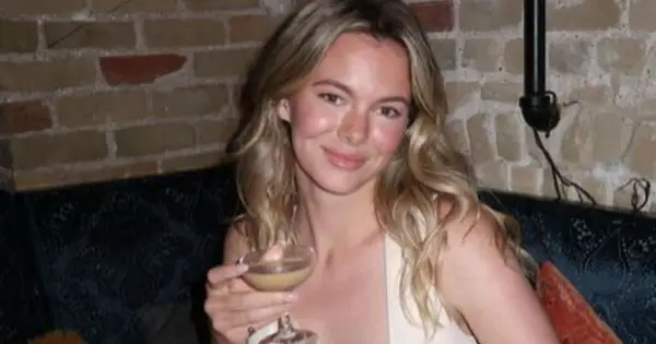 바이올렛 마녀는 누구입니까? Tiktok Star는‘Mas