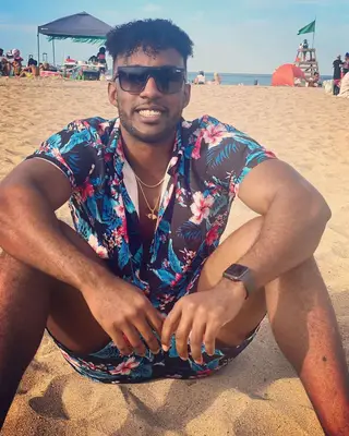 Wer ist Hakeem Moulton? The Bachelorette -Star hat einmal über 5.000 Dollar ausgegeben, um seinen Seelenverwandten zu finden