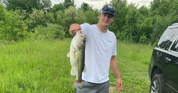 ロブ・グロンコウスキーの身長はどれくらいですか？史上最大のタイトエンドと考えられているNFLプレーヤーの高さを探る