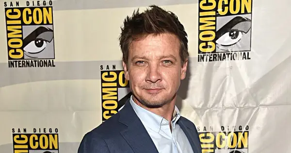 Jeremy Renner siger, at ex-kone Sonni Pacheco sendte nøgne billeder af ham til forældremyndighed til at få ham til at ekstreme forlegenhed