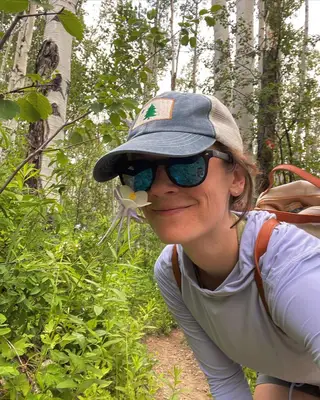 Kas ir Emīlija Džonstona? “Outlast” 2. sezonas konkursa dalībnieks saskaras ar dzīvībai bīstamu situāciju Netflix šovā