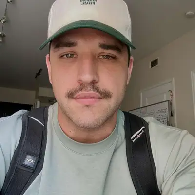 Devin Strader spürt die Hitze, als Jenn Trans Bruder die starke Meinung seiner Mutter zu teilen scheint