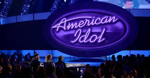 Šim “Reacher” aktierim savulaik bija koķets, bez krekla klausīšanās uz “American Idol” - un tiesneši to mīlēja