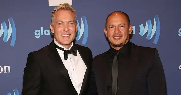 Sam Champion Showers Rubem Robierb med kjærlighet som 'beste' mann overrasker ‘GMA 'meteorolog på 62 -årsdag