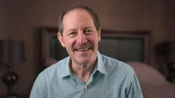 Steve Spitz는 누구입니까? ‘스펙트럼에 대한 사랑’스타는 로맨스의 새로운 길을 발견합니다