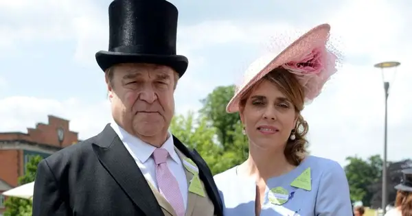 Johnas Goodmanas švenčia 33 metų santuoką su žmona Anna, kuri jį išgelbėjo nuo alkoholizmo