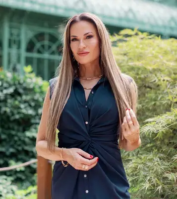 Kim jest Britani Bateman? „RhoSLC” Nowicjusza w sezonie 5 pojawiła się w adaptacji scenicznej „Beauty and the Beast” Disneya