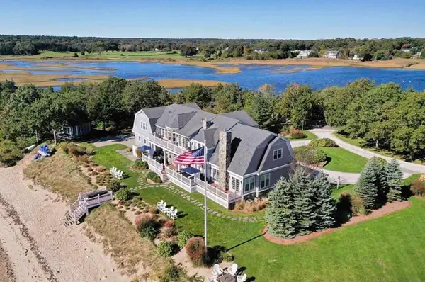 Vous voulez vivre comme «le couple parfait»? Voici comment vous pouvez louer 'Winbury Estate' vu sur le hit Netflix Show