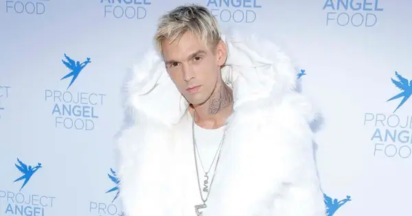 Aaron Carter, Nettovermögen 400.000 US -Dollar, muss 25.000 US -Dollar für jedes Mal zahlen