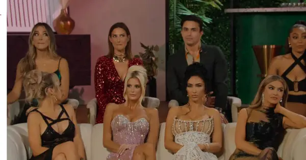 'Verkoop van de OC' seizoen 3 volledige castlijst: de favoriete agenten van Netflix keren terug om golven te maken in Orange County