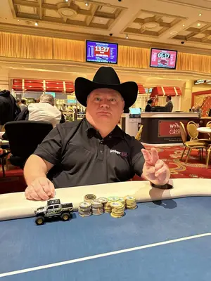 Kde je teď Gaskins Clyde 'Snack Attack'? Fab Five pomáhá „queer eye“ ​​Season 9 Hero Rule The Poker Table