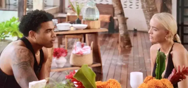 'Perfect Match'시즌 2 스타 Elys Hutchinson은 Netflix Show에서 Bryton Constantin의 재진입 후 Justin Assada를 도랑합니다