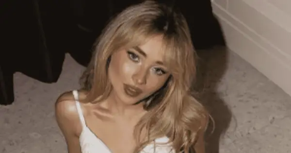 Hvor høy er Sabrina Carpenter? Sanger er kortere i høyden enn den gjennomsnittlige amerikanske kvinnen