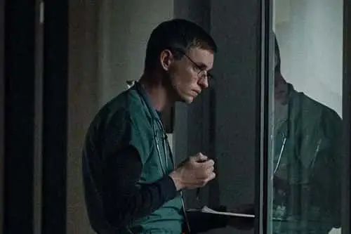 'The Good Nurse': da Jessica Chastain a Eddie Redmayne, ecco il cast del thriller di criminalità di Netflix