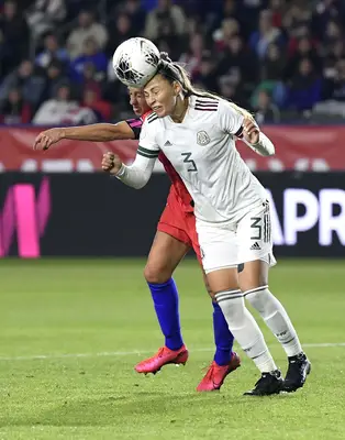 Hvem er Salome Khorasanchi? Model's mand Oguchi Onyewu-vittigheder om kvælning af kvindelig co-vært