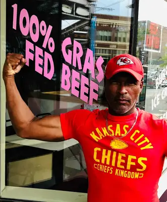 Chi è Jonathan Rone? Il pretendente The Golden Bachelorette canalizza il suo poeta interiore per Joan Vassos