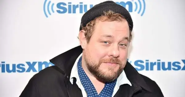 Nathaniel Rateliff s’obre sobre els seus dies alcohòlics i la seva lluita personal, cosa que el va portar al seu nou LP