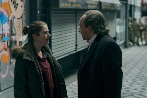 Ria Zmitrowicz (Roxy), Eddie Marsan (Bernie Monke)