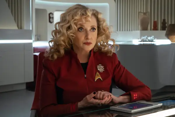 Carol Kane as Pelia in Star Trek: Strange New Worlds, wearing a red outfit