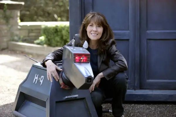 Elisabeth Sladen as Sarah Jane Smith with K9 in Doctor Who