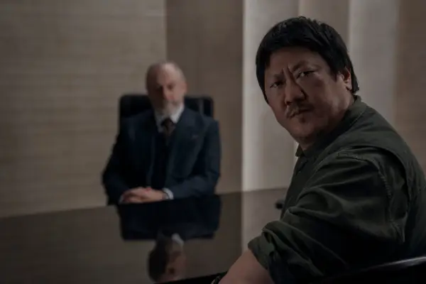 Liam Cunningham as Wade, Benedict Wong as Da Shi in 3 Body Problem sitting at a large table looking concerned