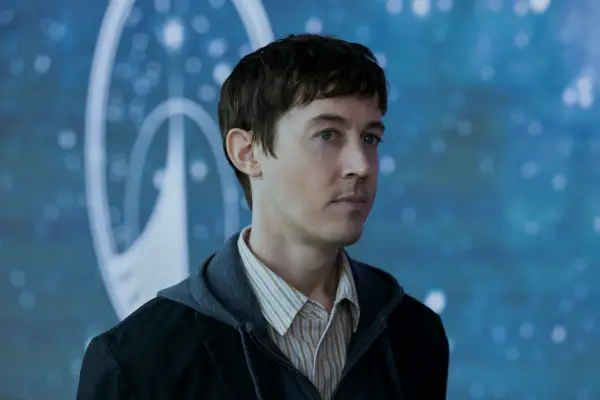 Alex Sharp as Will Downing and Jess Hong as Jin Cheng in 3 Body Problem sitting on a rocky beach